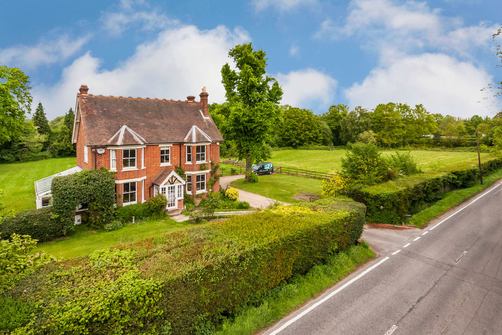 Lingfield Common Road, Lingfield 10178 Move Revolution
