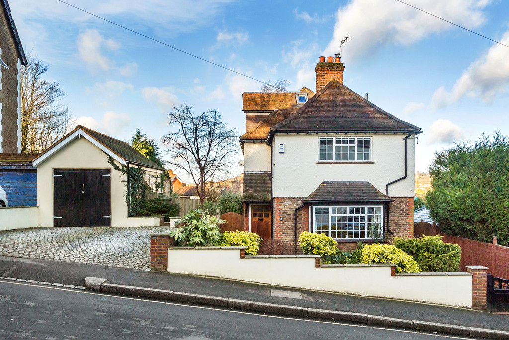 Upper Bridge Road, Redhill 11815 Move Revolution