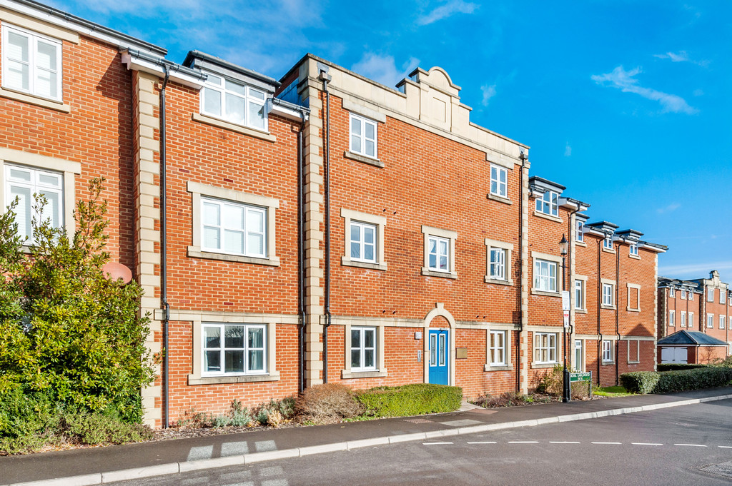 Royal Earlswood Park, Redhill 11778 Move Revolution