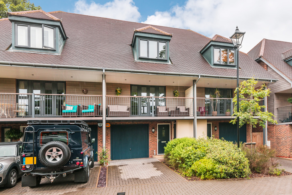 Sunnyside Close, East Grinstead 11320 Move Revolution