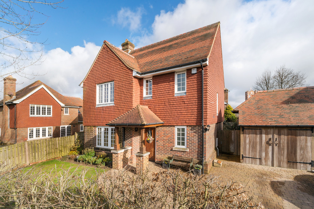 Hine Close, Netherne On The Hill 13934 Move Revolution