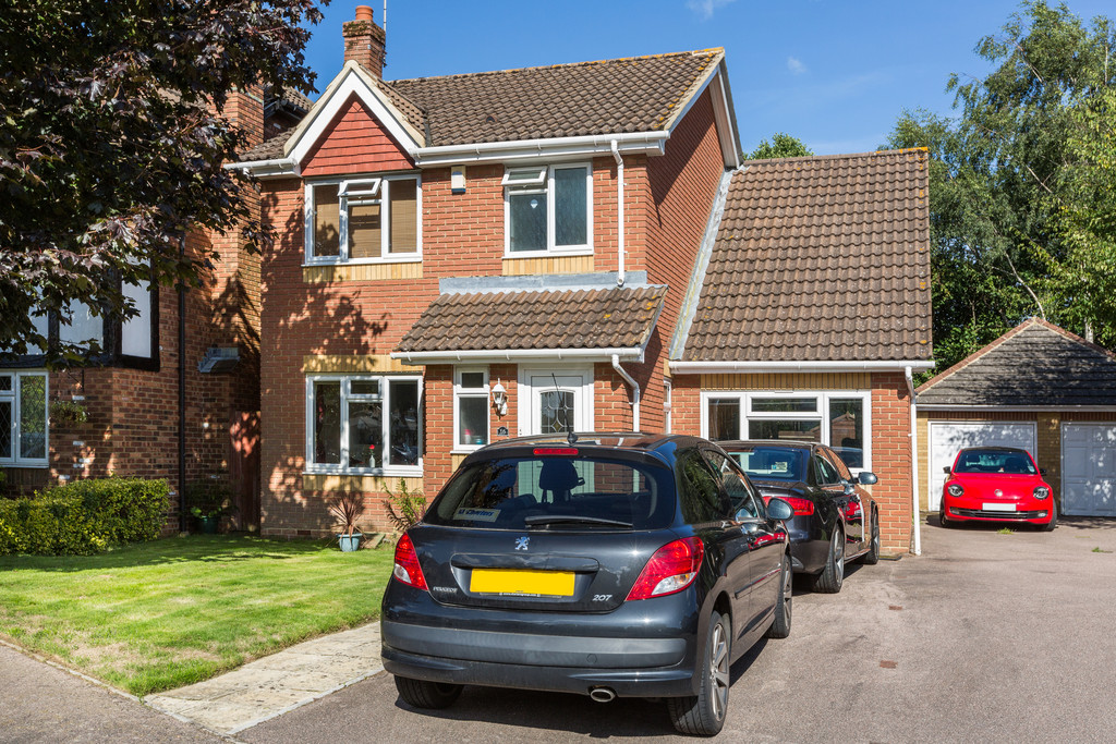 Fowler Close, Maidenbower 14779 Move Revolution