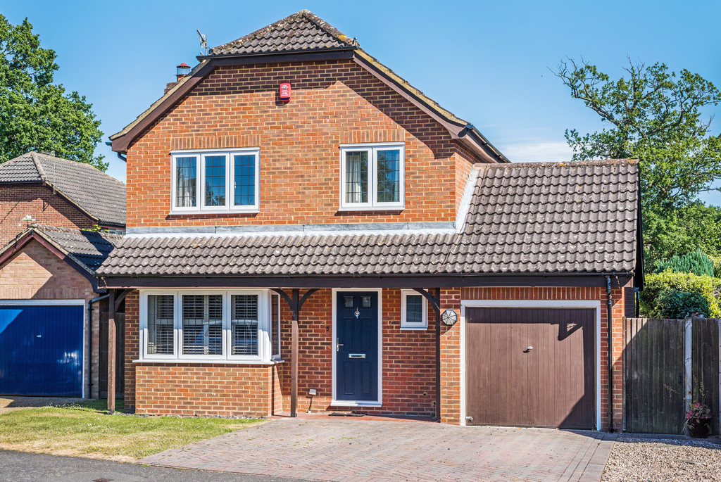 Lincolns Mead, Lingfield 16013 Move Revolution