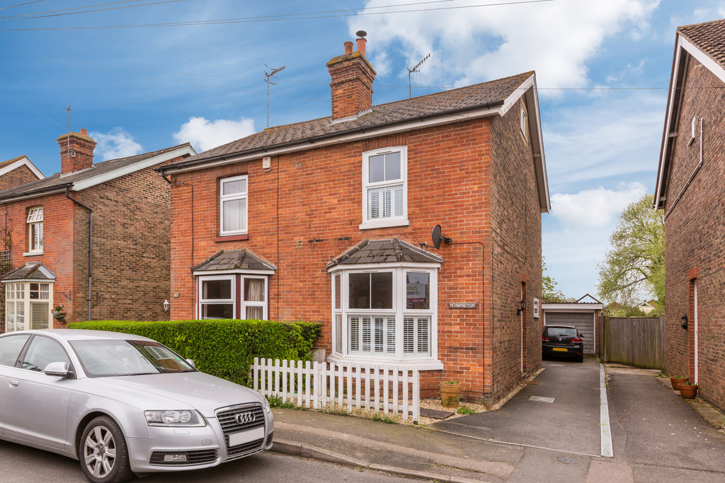 Charlesfield Road, Horley 13642 Move Revolution