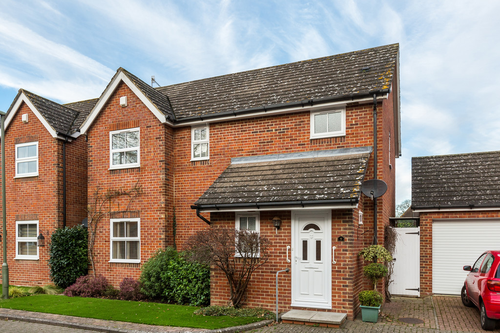 Vicarage Close, Lingfield 16538 Move Revolution