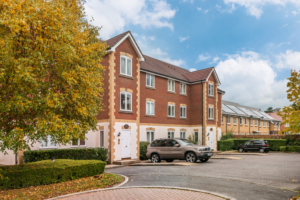 Drew Place, Caterham 16608 Move Revolution