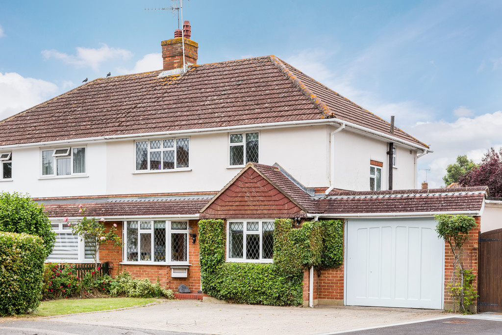 Benhams Drive, Horley 17026 Move Revolution