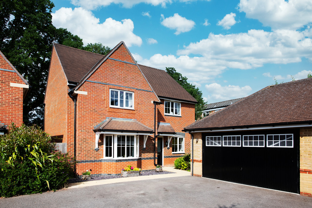 Little Paddock Close, Ifield 17616 Move Revolution