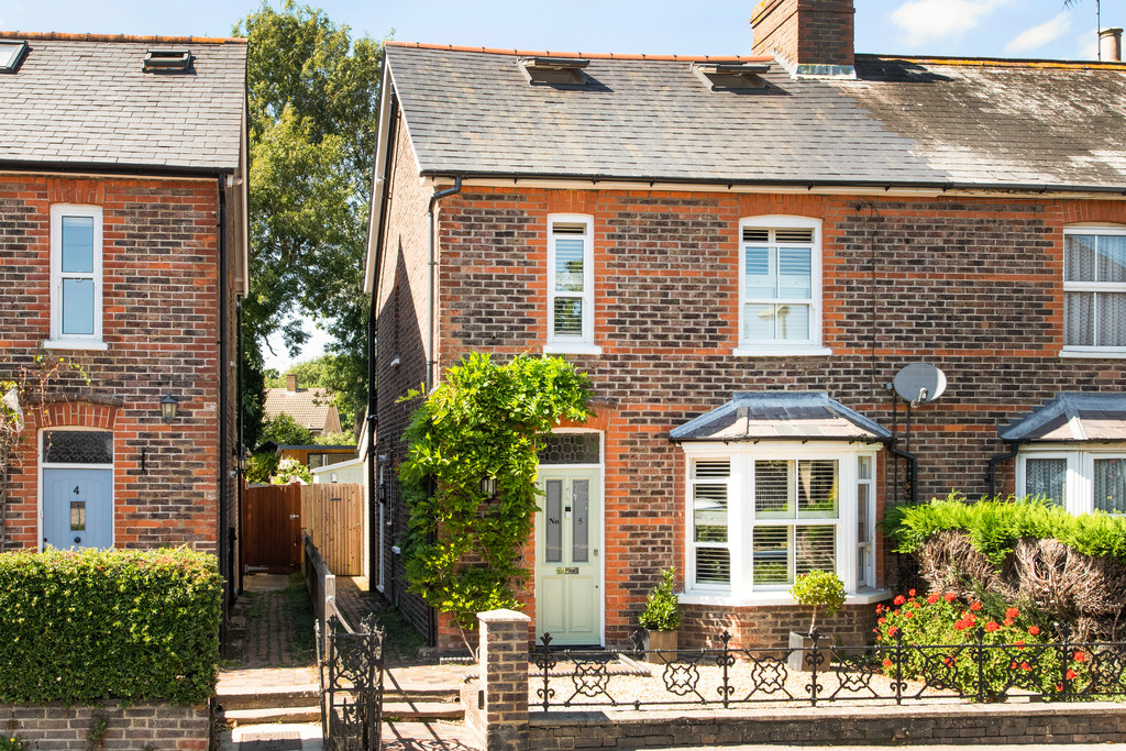 Vicarage Road, Lingfield 18248 Move Revolution