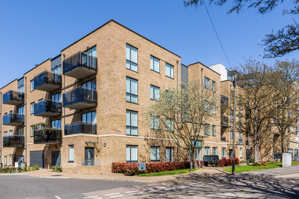 Russells Crescent, Horley 19131 Move Revolution